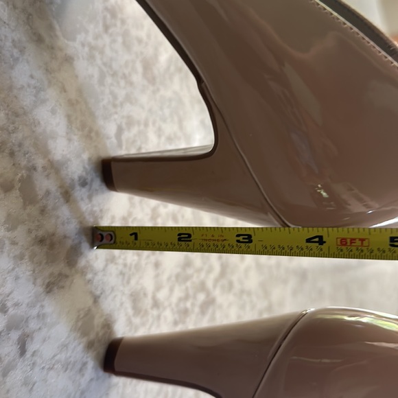 Bandolino Beige Pump - Picture 4 of 4